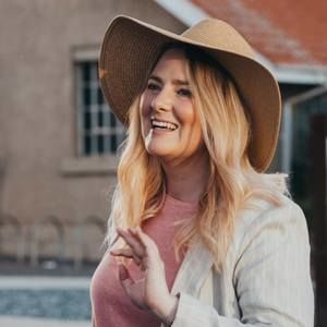 Meet your Posher, Simone